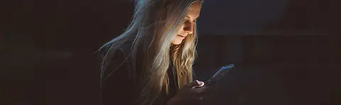 ¡Ayuda! ¡No puedo soltar mi celular!